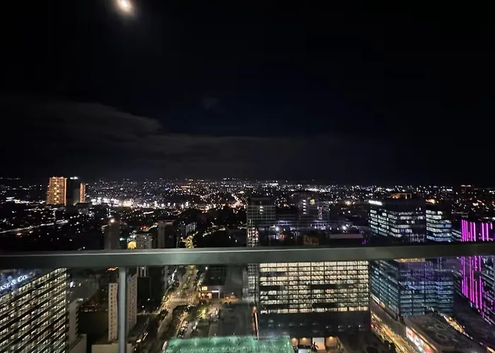 City Lights Apartment In Bgc